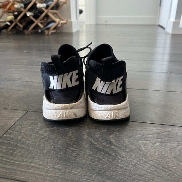 Women’s nike huarache sneakers - Picture 3 of 5